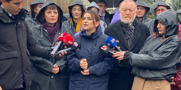 الحزب الكردي: هل تخطط تركيا لغزو حلب؟