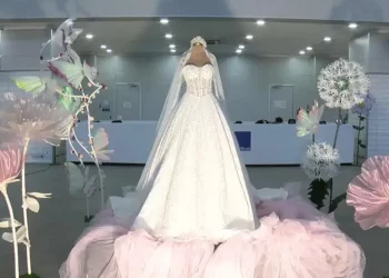 بالألماس.. فستان زفاف تركي سعره مليون دولار
