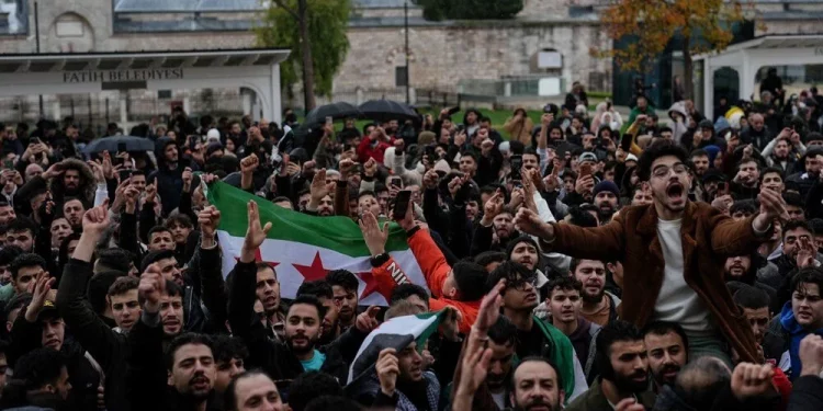 السوريون في تركيا يحتفلون بسقوط نظام الأسد