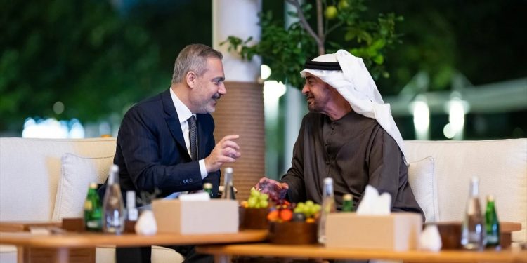 فيدان يلتقي بن زايد بعد زيارة سوريا