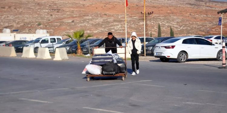 السوريون يبدؤون العودة إلى حلب