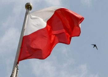 بولندا تلزم طلاب المدارس بتعلم التصويب بالأسلحة!