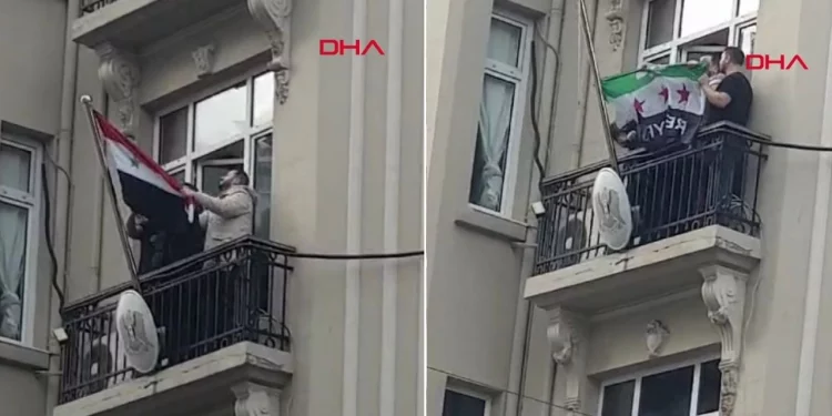 إنزال العلم السوري من مبنى القنصلية في إسطنبول
