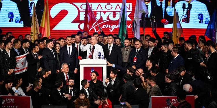 أوميت أوزداغ زعيمًا لحزب النصر من جديد