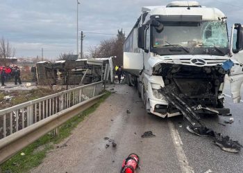 تركيا.. إصابة 27 طالبًا في اصطدام حافلة مدرسية بشاحنة