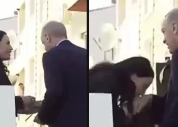 أردوغان يمنح 200 ليرة لبرلمانية قبّلت يده
