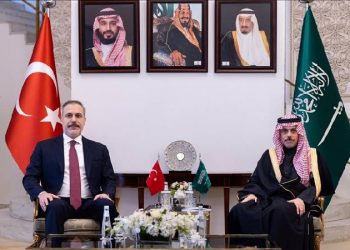 هاكان فيدان يلتقي بنظيره السعودي