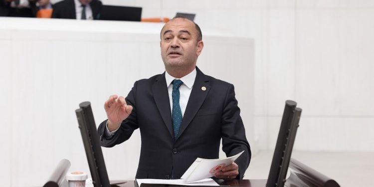 الشعب الجمهوري: تركيا تبتعد عن الإنتاج وهناك تراجع خطير بالصناعة