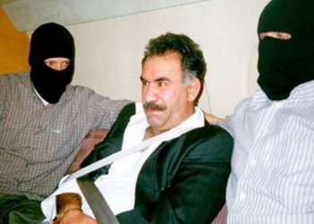 صحفي: أوجلان أبلغ الوفد الكردي استعداده لتحقيق السلام