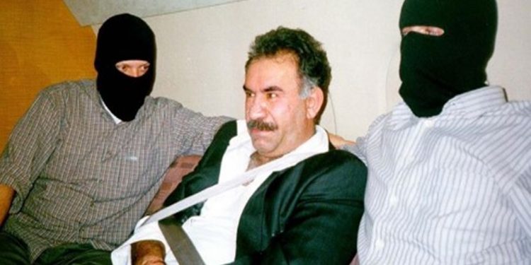 صحفي: أوجلان أبلغ الوفد الكردي استعداده لتحقيق السلام