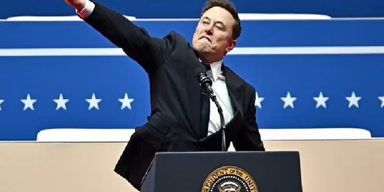 إيلون ماسك يؤدي “التحية النازية” عقب تنصيب ترامب!