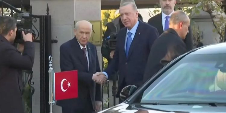 أردوغان يزور بهجلي في منزله
