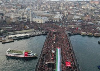 تركيا.. الآلاف يشاركون في مسيرة داعمة لغزة في أول أيام العام الجديد