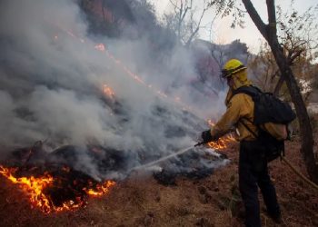 إيران تعرض المساعدة على أمريكا في إخماد حرائق كاليفورنيا