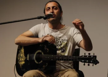 حكم بالسجن على فنان تركي بسبب أغانيه الكردية