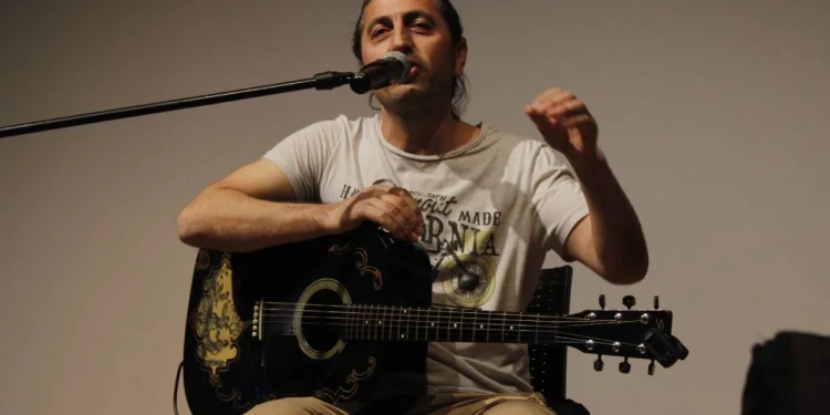 حكم بالسجن على فنان تركي بسبب أغانيه الكردية
