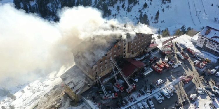 ارتفاع وفيات حريق الفندق في تركيا إلى 66