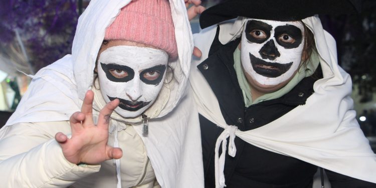 أتراك أدرنة يحتفلون بـ “طرد الأرواح الشريرة”