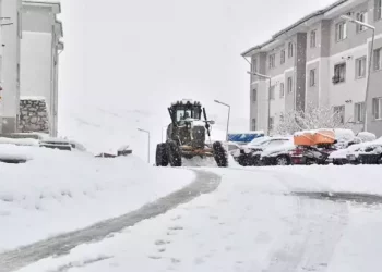 إغلاق 320 طريقًا محليًا في تركيا بسبب الثلوج!