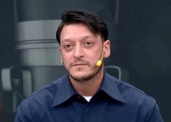 صحفي: مسعود أوزيل يجسد الإسلام السياسي بشحمه ولحمه