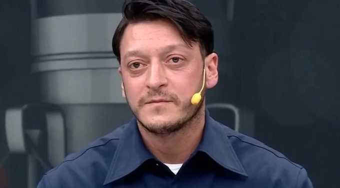 صحفي: مسعود أوزيل يجسد الإسلام السياسي بشحمه ولحمه