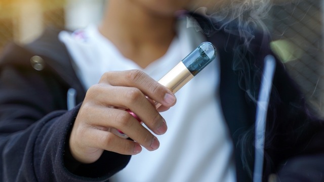 انخفاض سن بدء التدخين في تركيا إلى 10 سنوات