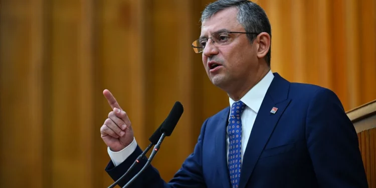 أوزغور أوزيل: ترشح أردوغان لا يخيفنا