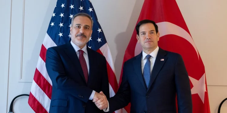 وزير خارجية تركيا يلتقي نظيره الأمريكي