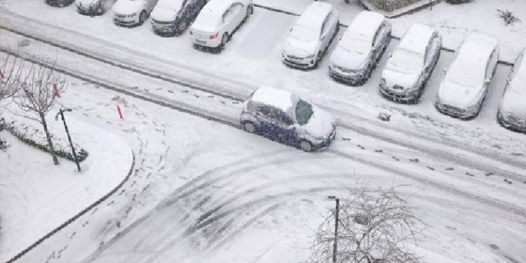 تركيا.. موجة ثلوج تعيق حركة الطيران بمطار صبيحه كوجن