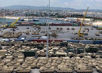 هل يغلق ترامب أكبر القواعد العسكرية الأمريكية في اليونان