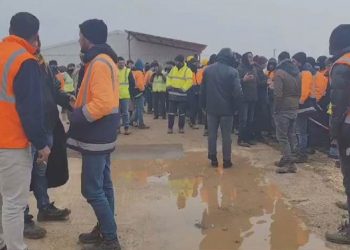 تركيا.. عمال 4 شركات يبدؤون احتجاجا في أورفا