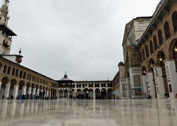 الجامع الأموي في دمشق يكتسي بالسجاد التركي قبل رمضان