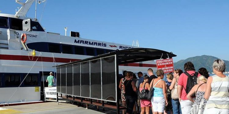 اليونان تمدد العمل بتأشيرة الدخول عند الوصول للمواطنين الأتراك