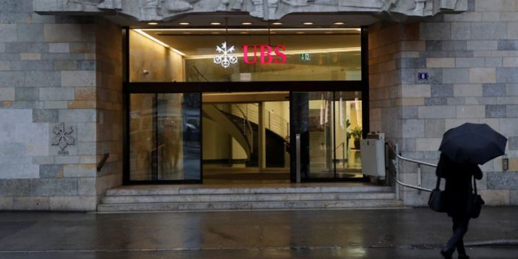 بنك UBS يرفع توقعاته المستهدفة للذهب