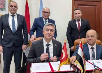 مصر وتركيا توقعان اتفاقية إنتاج مشترك للمركبات العسكرية