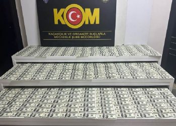 تركيا.. مصادرة 7 ملايين دولار مزيفة في مرسين