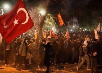 تركيا.. اعتقال متظاهرين بتهمة “إهانة أردوغان وعائلته”