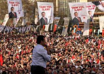 الليرة التركية تهبط لأدنى مستوى بعد اعتقال عمدة إسطنبول