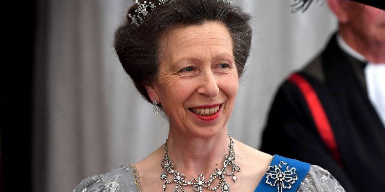 الأميرة “آن” تحضر حفلا تذكاريًّا بمناسبة الحرب العالمية الأولى في تركيا