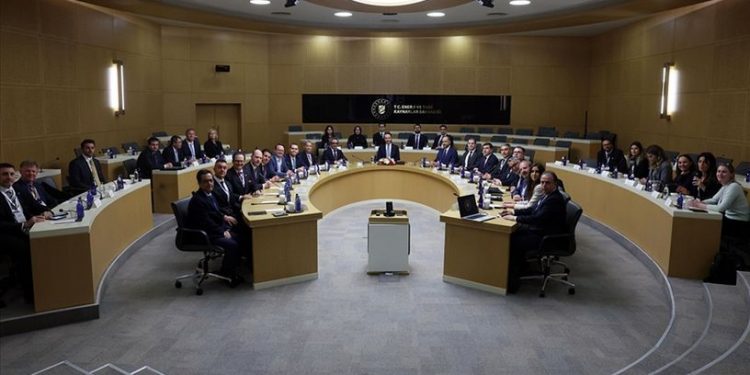 وزير الطاقة التركي يلتقي بوفد مجلس الأعمال الأمريكي التركي