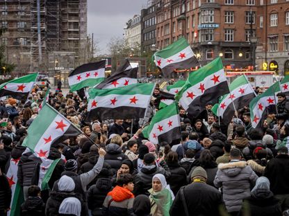 استراتيجية إيران الجديدة في سورية: رهان على الميليشيات أم استغلال تناقضات الداخل؟