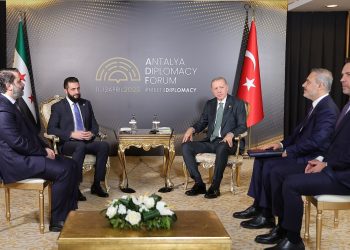 لقاء يجمع بين أردوغان والشرع على هامش مؤتمر أنطاليا