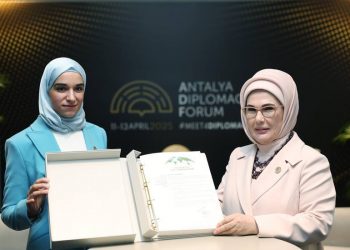 زوجتا الرئيسين السوري والتركي تلتقيان على هامش منتدى أنطاليا