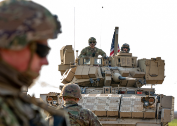 القوات الأمريكية تبدأ الانسحاب من “دير الزور”