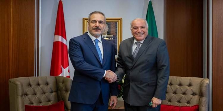 هاكان فيدان يلتقي نظيره الجزائري