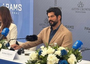 النجم التركي بوراك أوزجيفيت يزور كردستان العراق