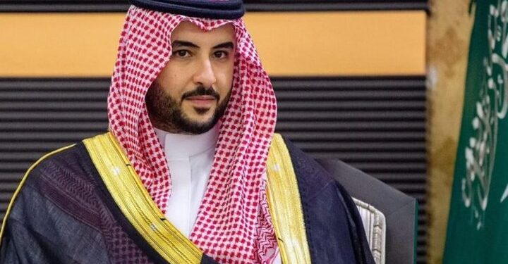 لأول مرة منذ سنوات.. وزير الدفاع السعودي يزور إيران
