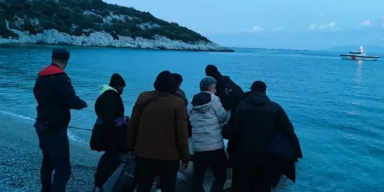 تركيا.. اعتقال 13 مهاجرا غير شرعي في إزمير