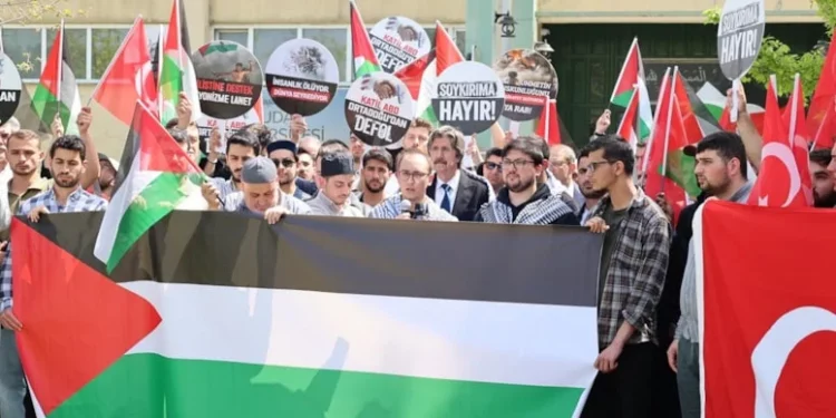 تركيا.. مسيرة ضد إسرائيل في بورصة