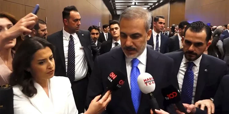 هاكان فيدان: تركيا والعراق يترقبان إعلان “الكردستاني” إلقاء السلاح